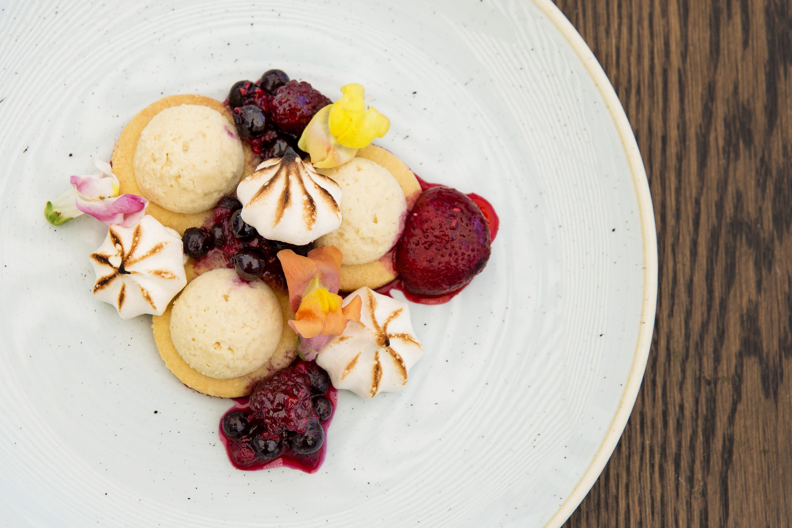 The Weinberg ווינדהוק מראה חיצוני תמונה A dessert at the restaurant