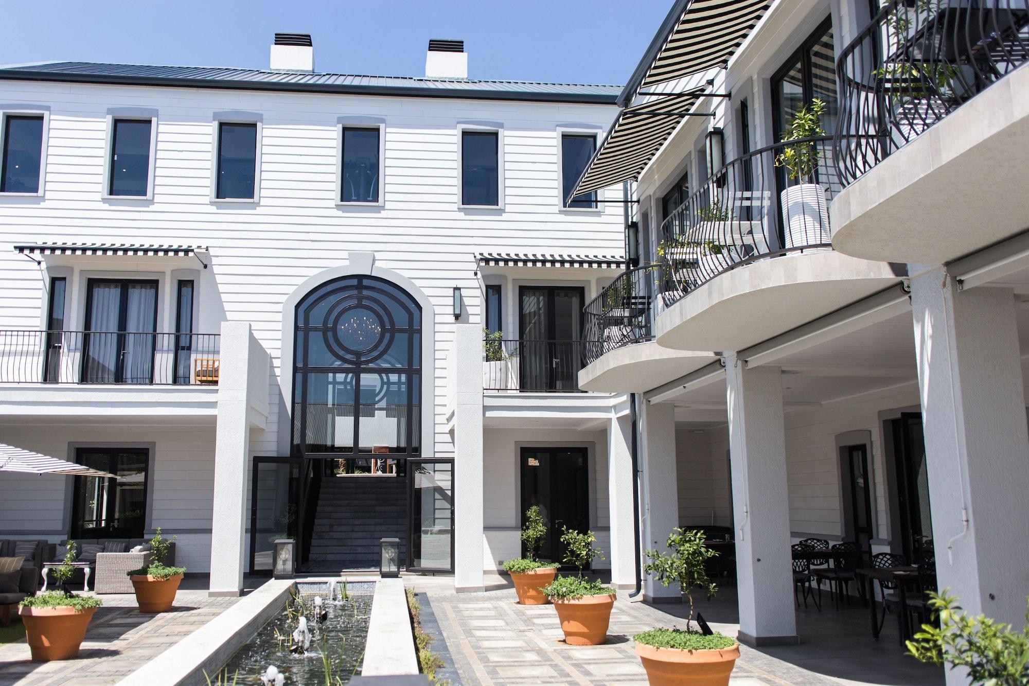 The Weinberg ווינדהוק מראה חיצוני תמונה The hotel's courtyard