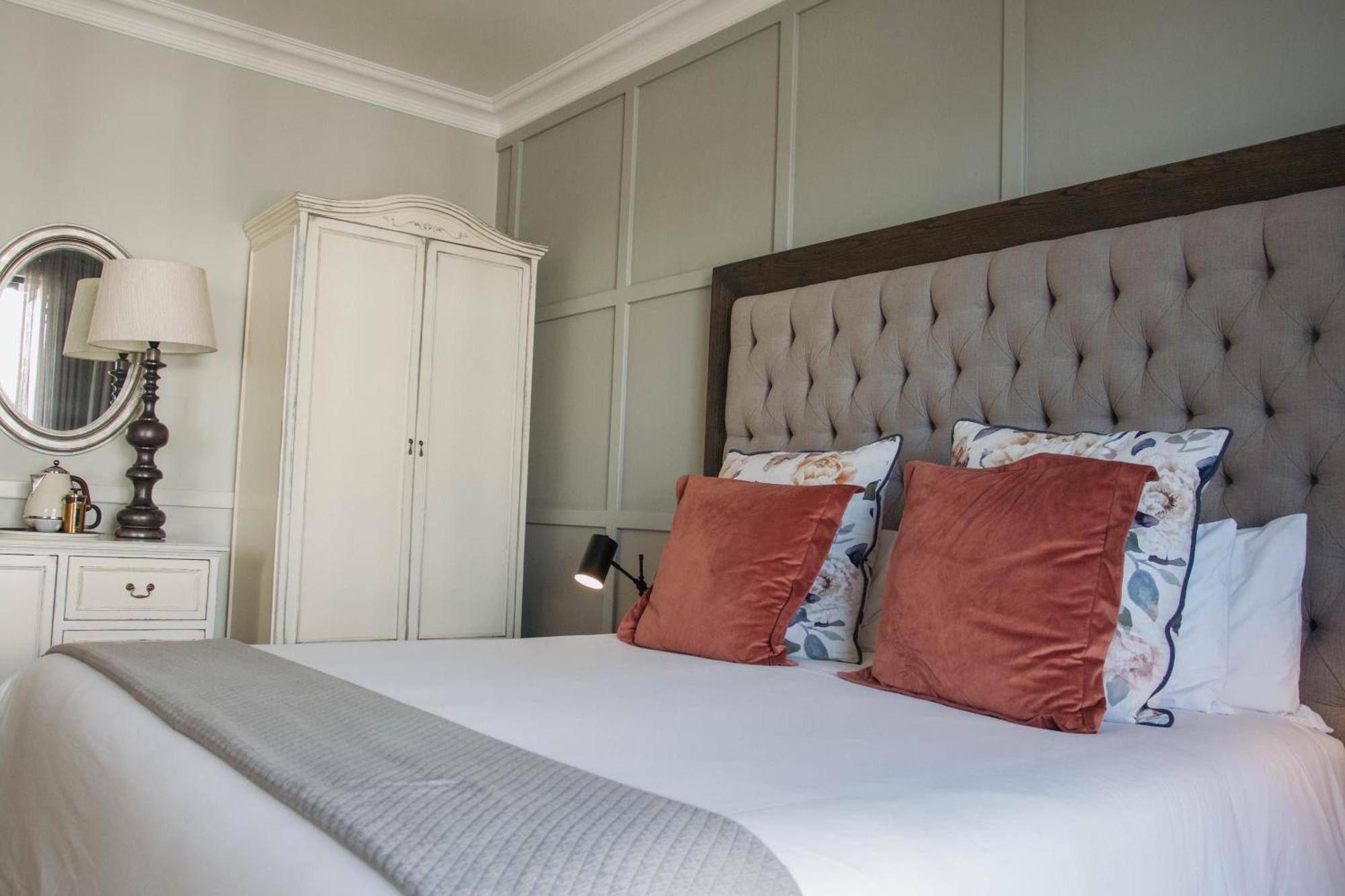 The Weinberg ווינדהוק חדר תמונה A bedroom at the hotel