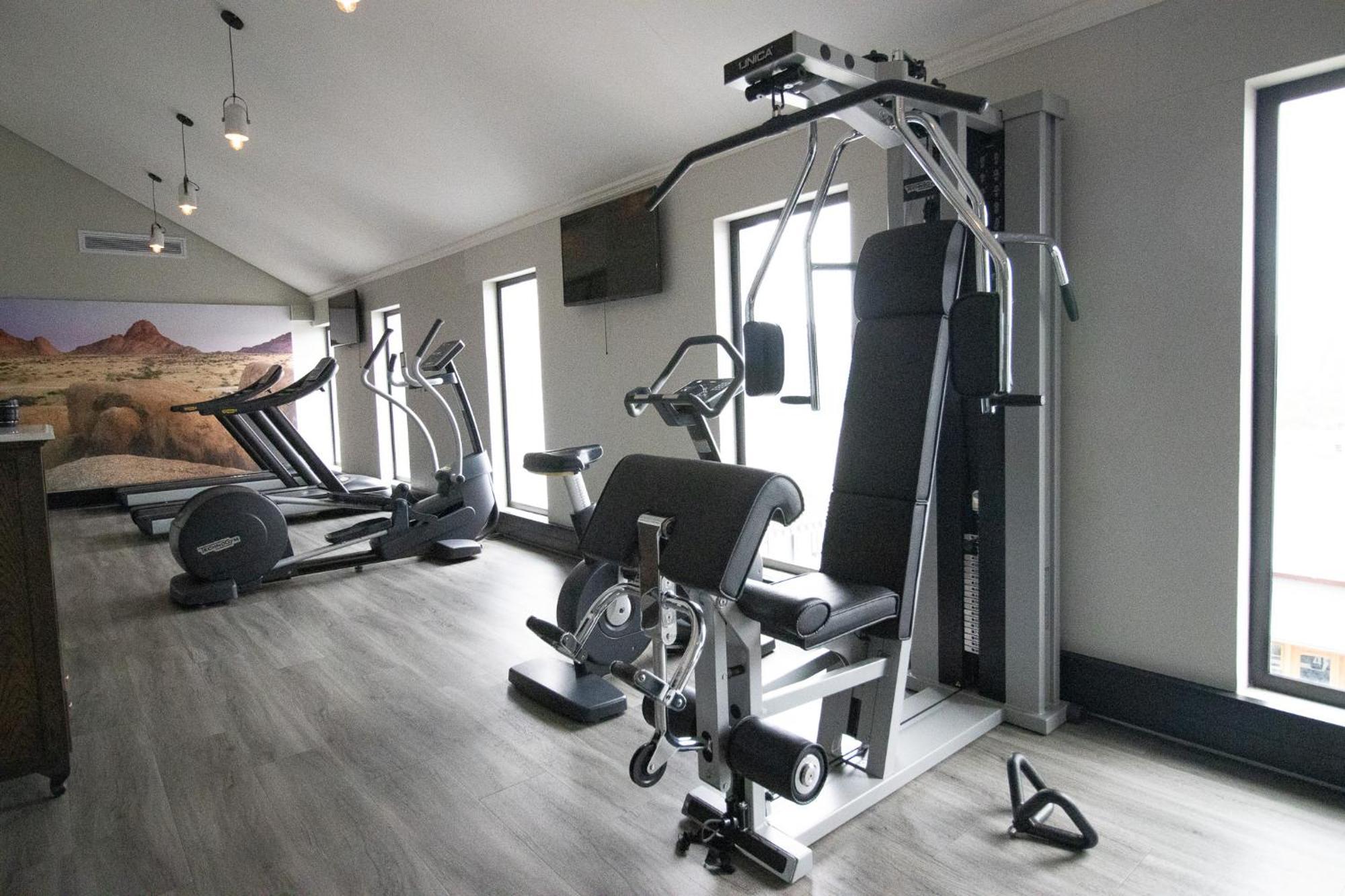 The Weinberg ווינדהוק מראה חיצוני תמונה A typical home gym