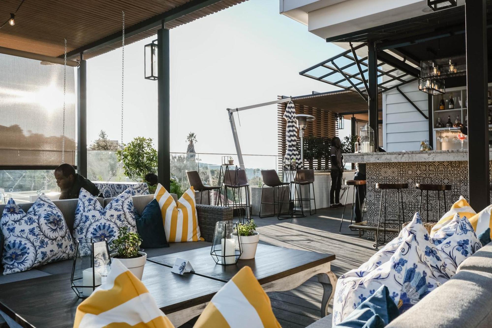 The Weinberg ווינדהוק מראה חיצוני תמונה The rooftop bar at the Cape Town edition