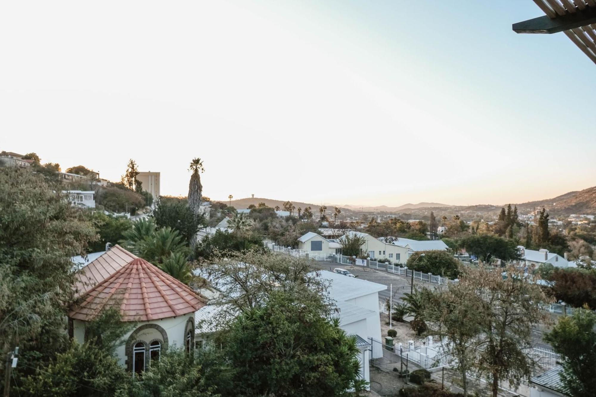 The Weinberg ווינדהוק מראה חיצוני תמונה View of the village