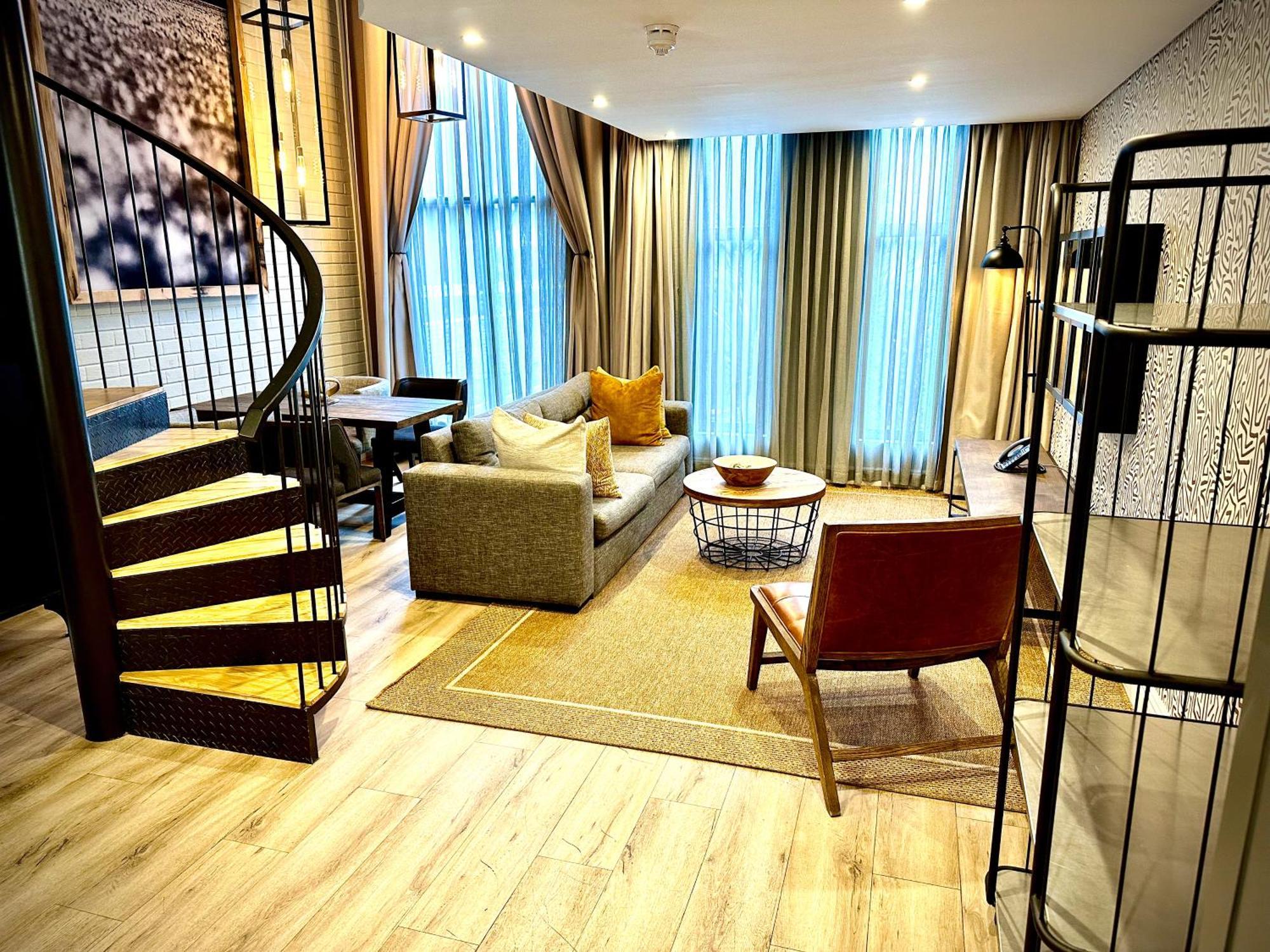 The Weinberg ווינדהוק מראה חיצוני תמונה A suite at the hotel