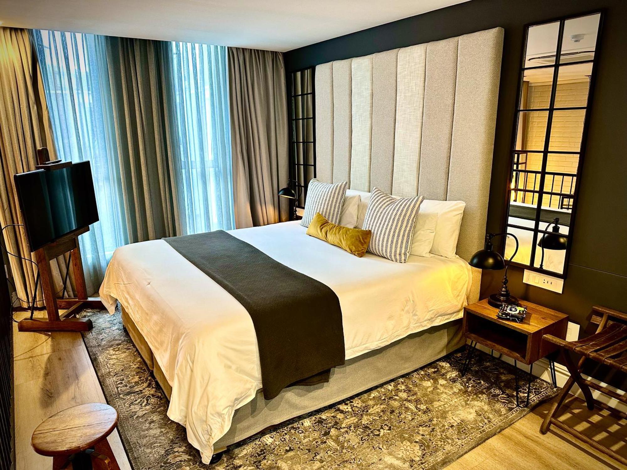 The Weinberg ווינדהוק חדר תמונה A bedroom at the hotel